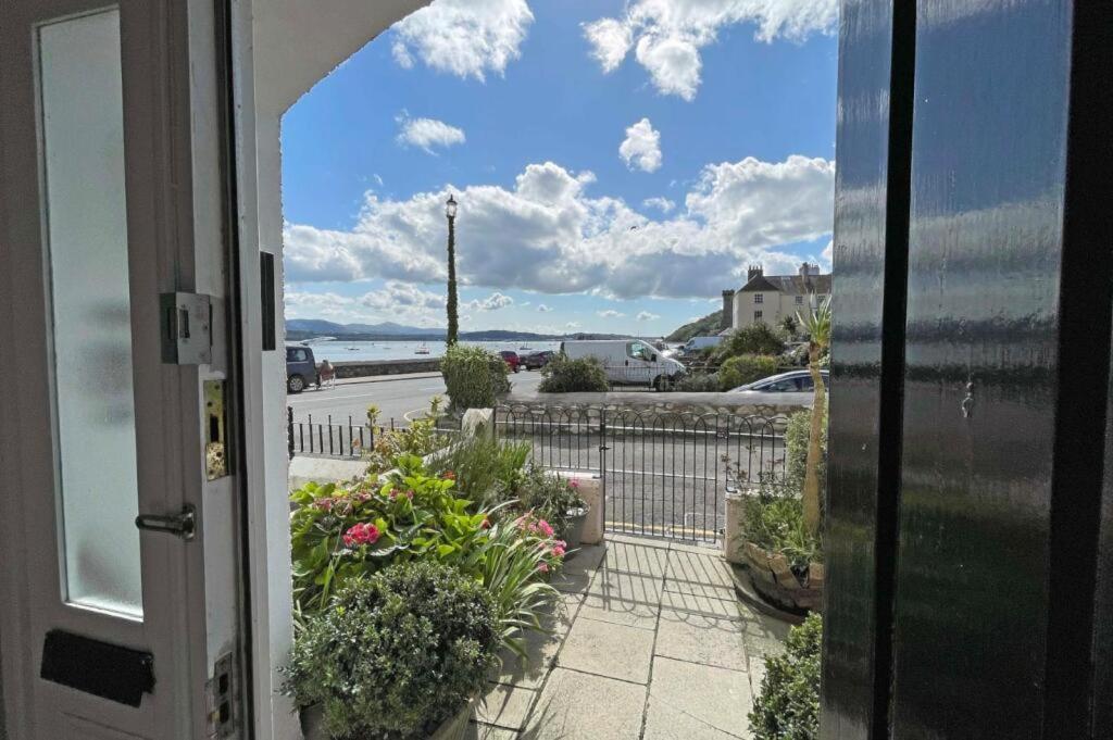Awel Y Mor Hotell Beaumaris Exteriör bild